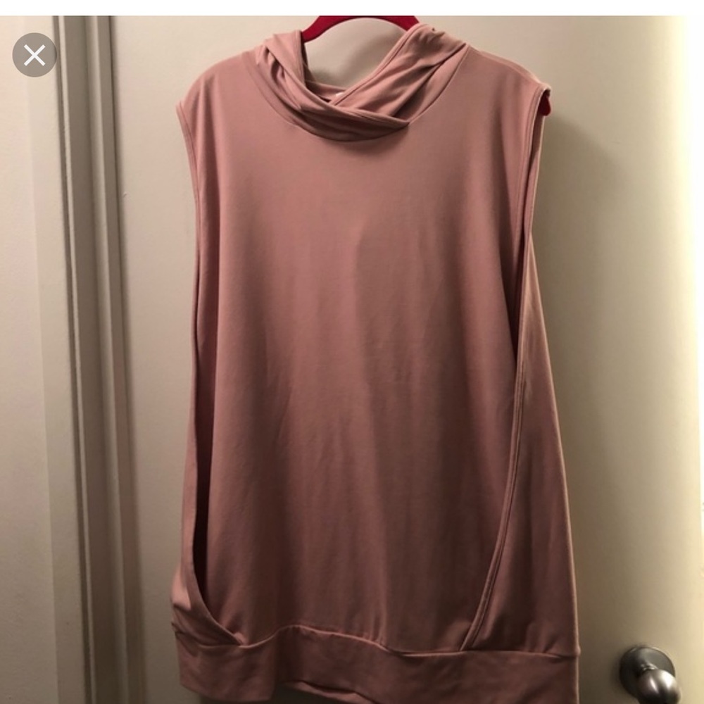 Kittenish by Jessie James decker workout top